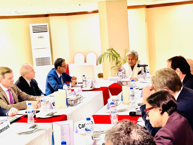 আন্তর্জাতিক মানদণ্ডের সাথে সামঞ্জস্যপূর্ণ শ্রম ব্যবস্থা গড়তে অন্তর্বর্তী সরকার প্রতিশ্রুতিবদ্ধ